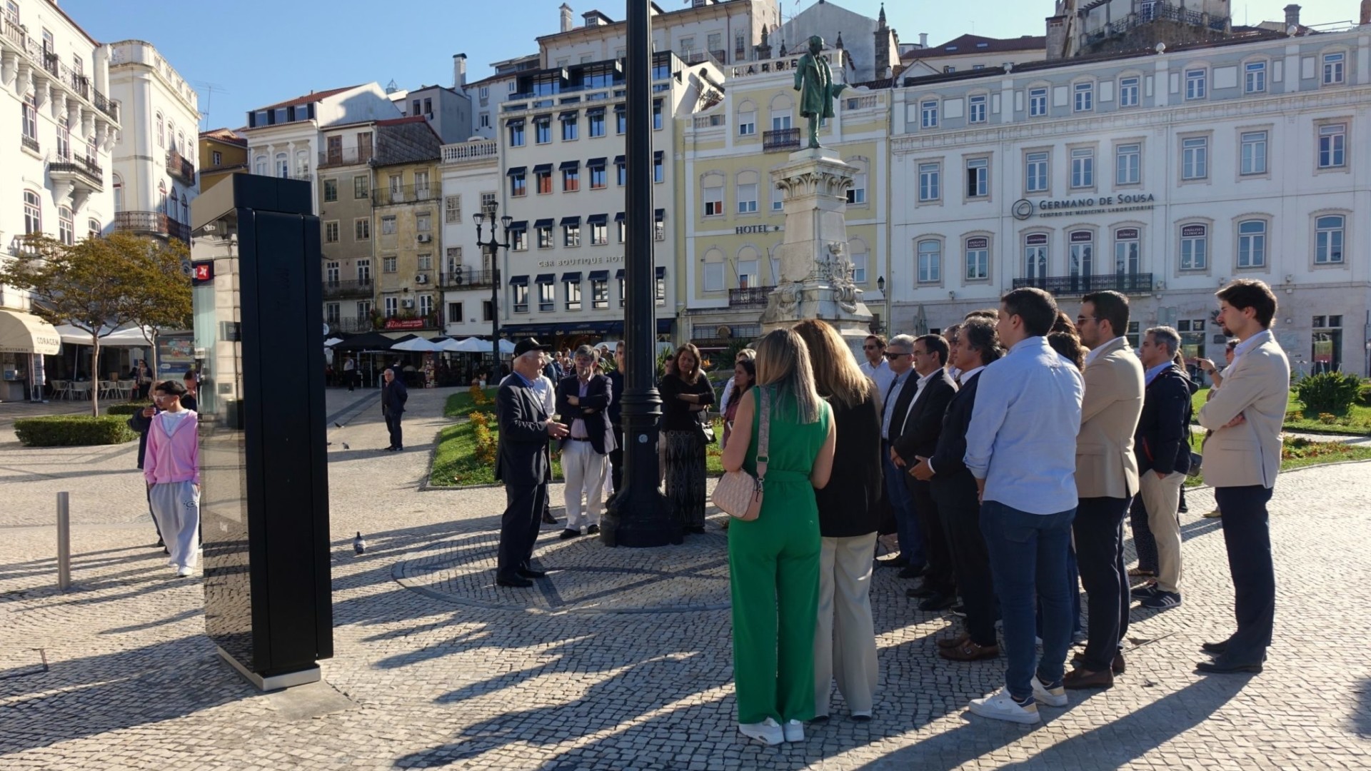 Baixa de Coimbra com novo mobiliário urbano digital