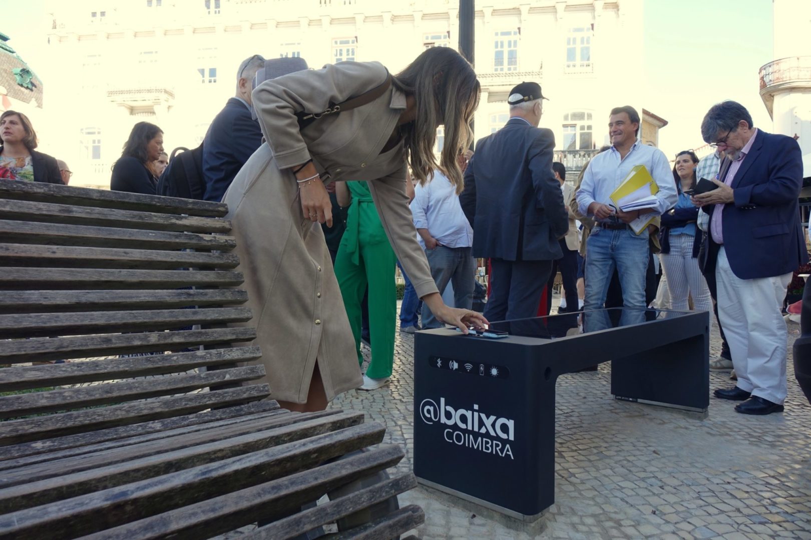 Baixa de Coimbra com novo mobiliário urbano digital