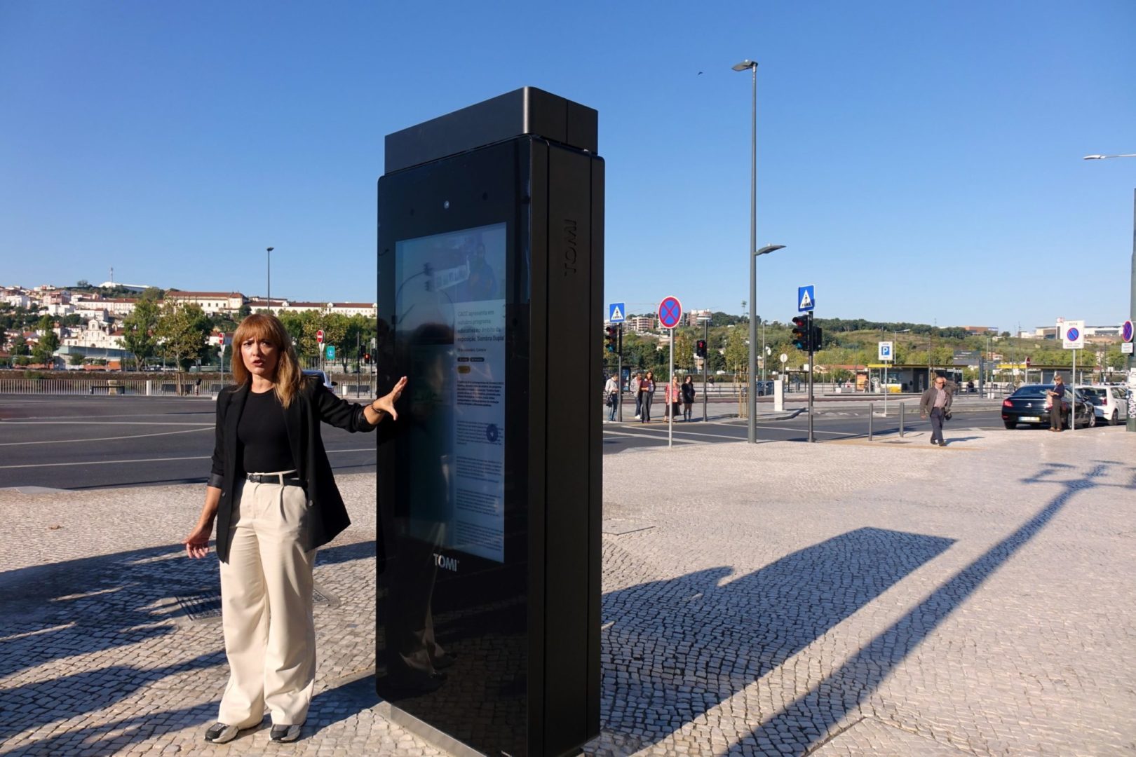 Baixa de Coimbra com novo mobiliário urbano digital